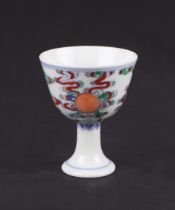 A Chinese Wucai style stem cup with six character blue mark to the underside, 8cms high.