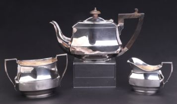 A late Victorian silver three-piece bachelor's tea set, Sheffield 1898, 511g.