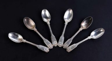 A set of six Victorian fiddle, thread and shell pattern teaspoons, London 1856, 207g.
