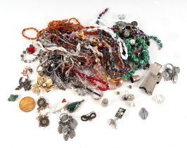 A quantity of costume jewellery, to include necklaces and brooches.