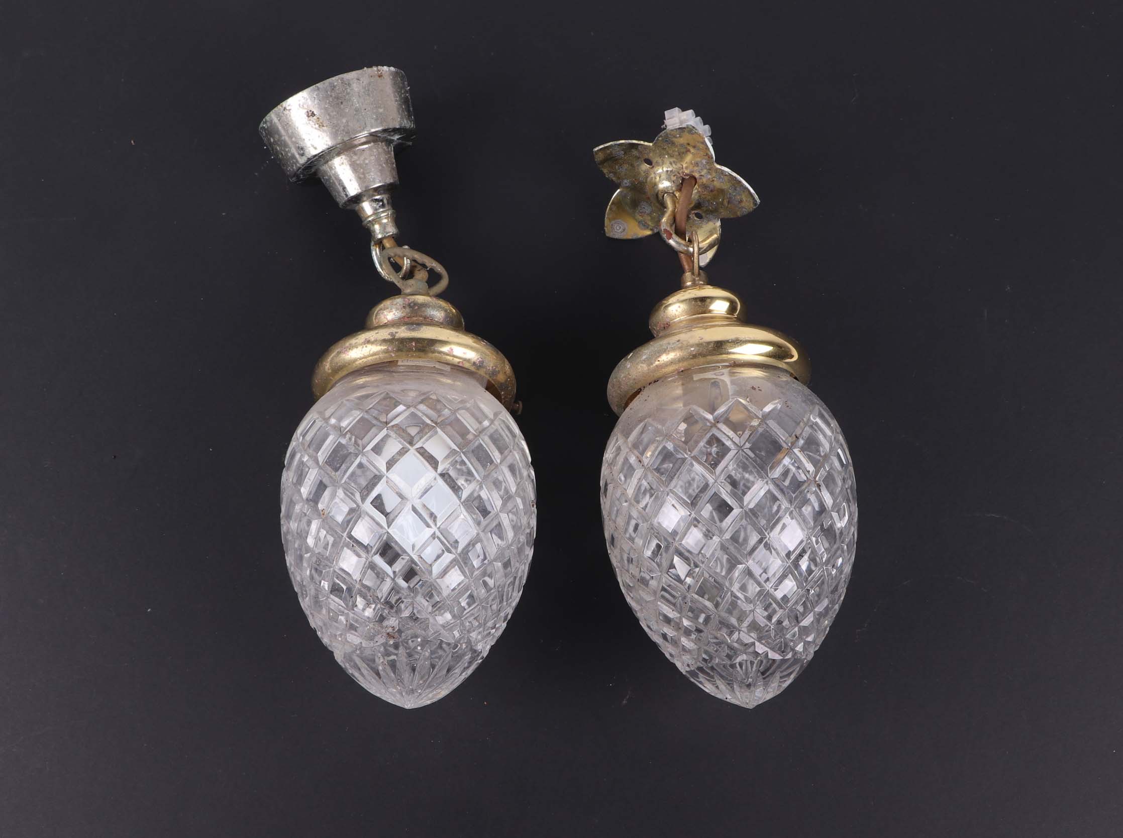 A pair of cut glass pendant celling lights, 23cm high (2).