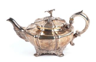 A William IV silver teapot, with flower finial, London 1835, makers mark John Tapley, 505g.