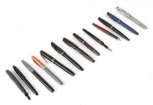 A group of vintage fountain pens, to include Parker and Osmiroid.