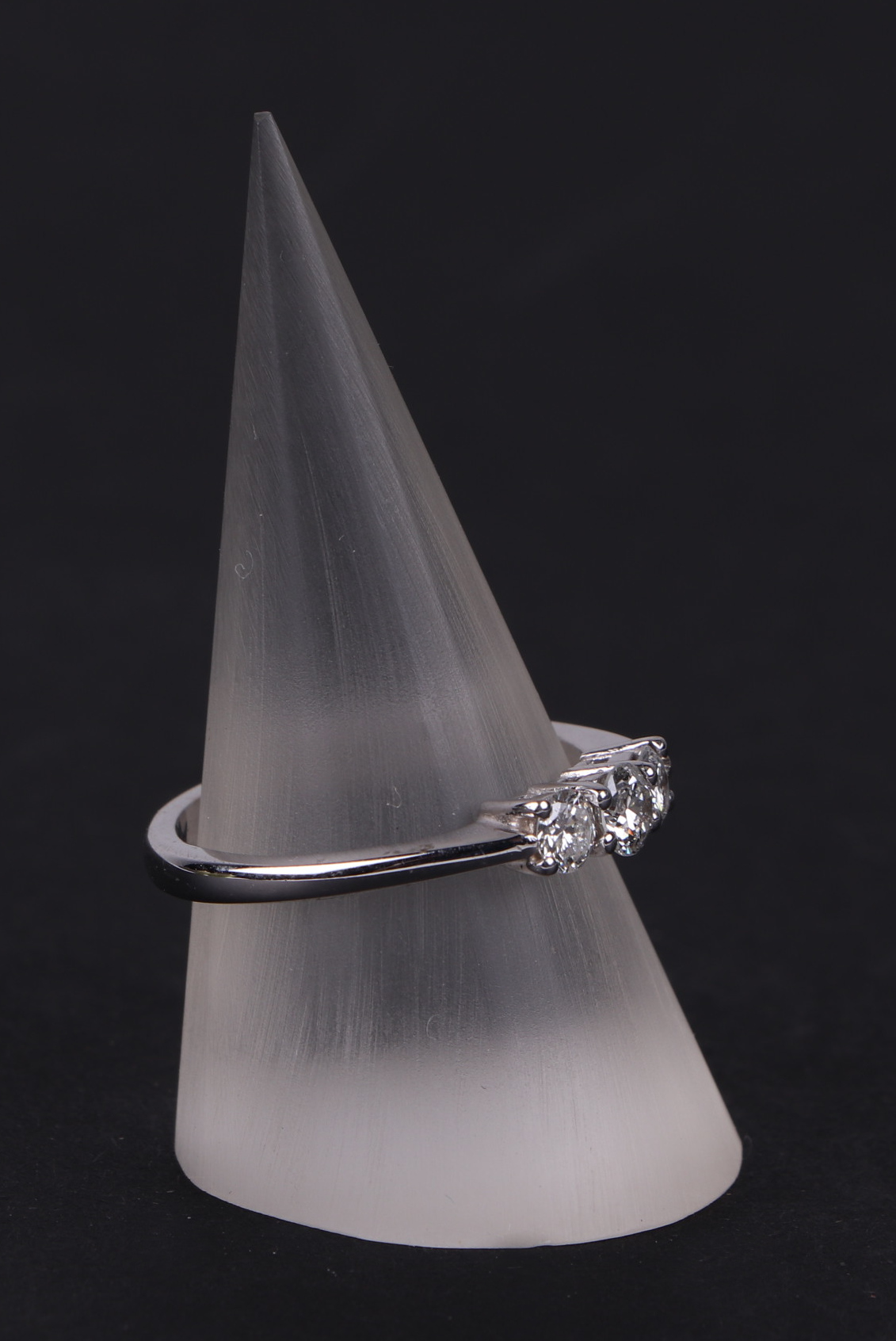 A certificated 18ct white gold graduated three stone diamond ring, diamond approx 0.51ct, approx - Image 2 of 8