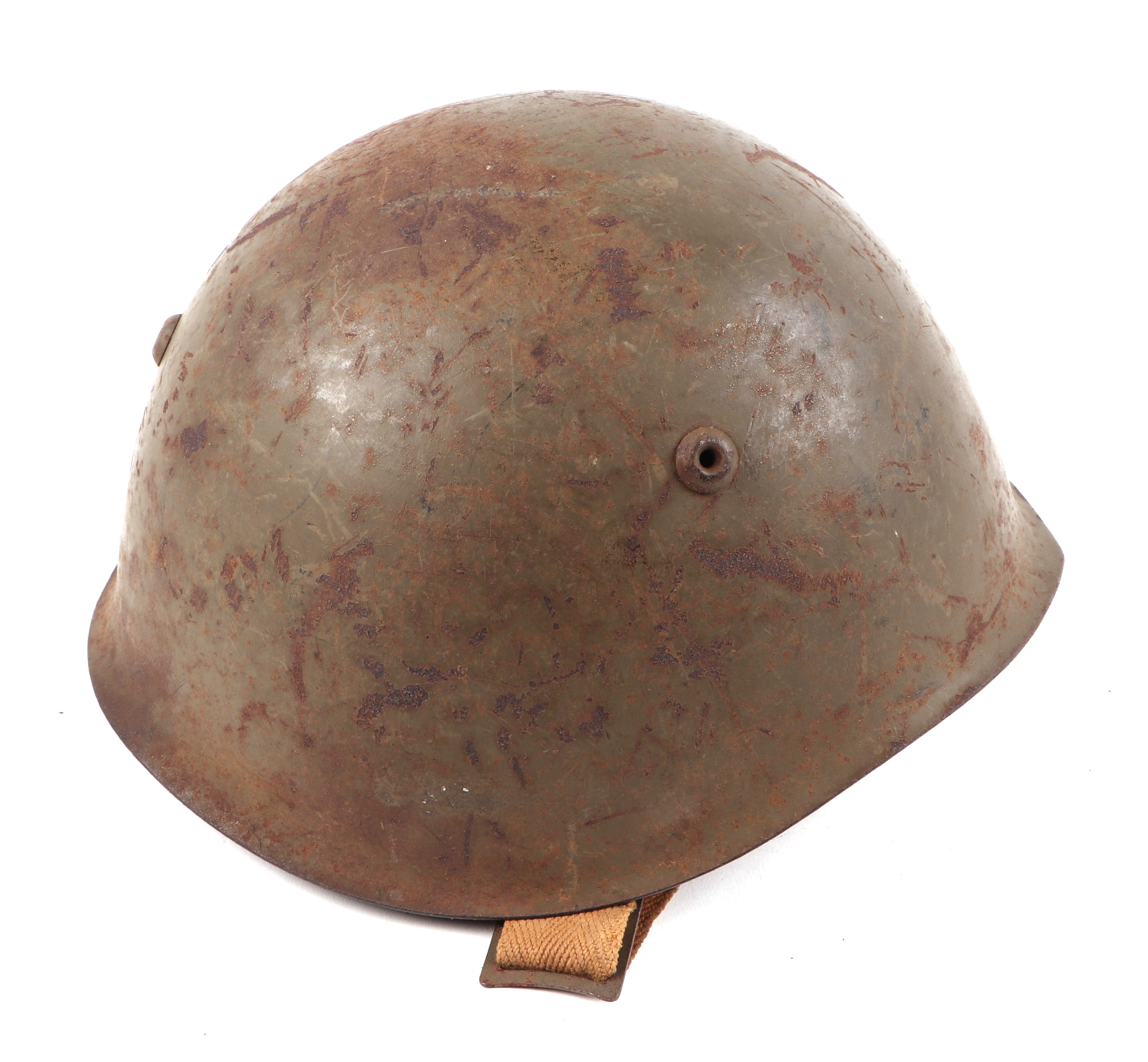 A WWII Italian army M33 steel combat helmet, with leather liner and chin strap. - Bild 2 aus 3