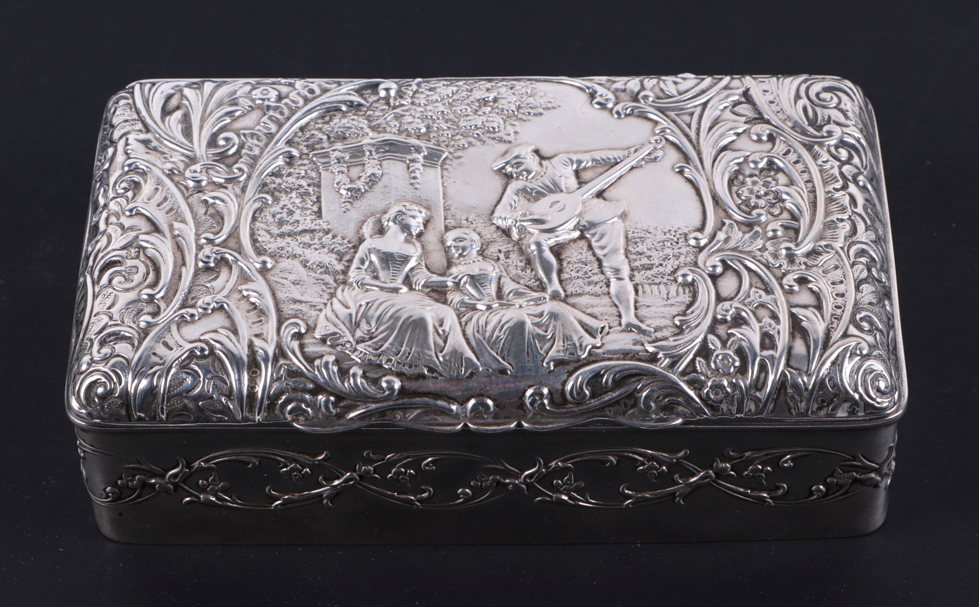 An Edwardian silver dressing table box, decorated in relief with romantic figural scene, - Image 2 of 3