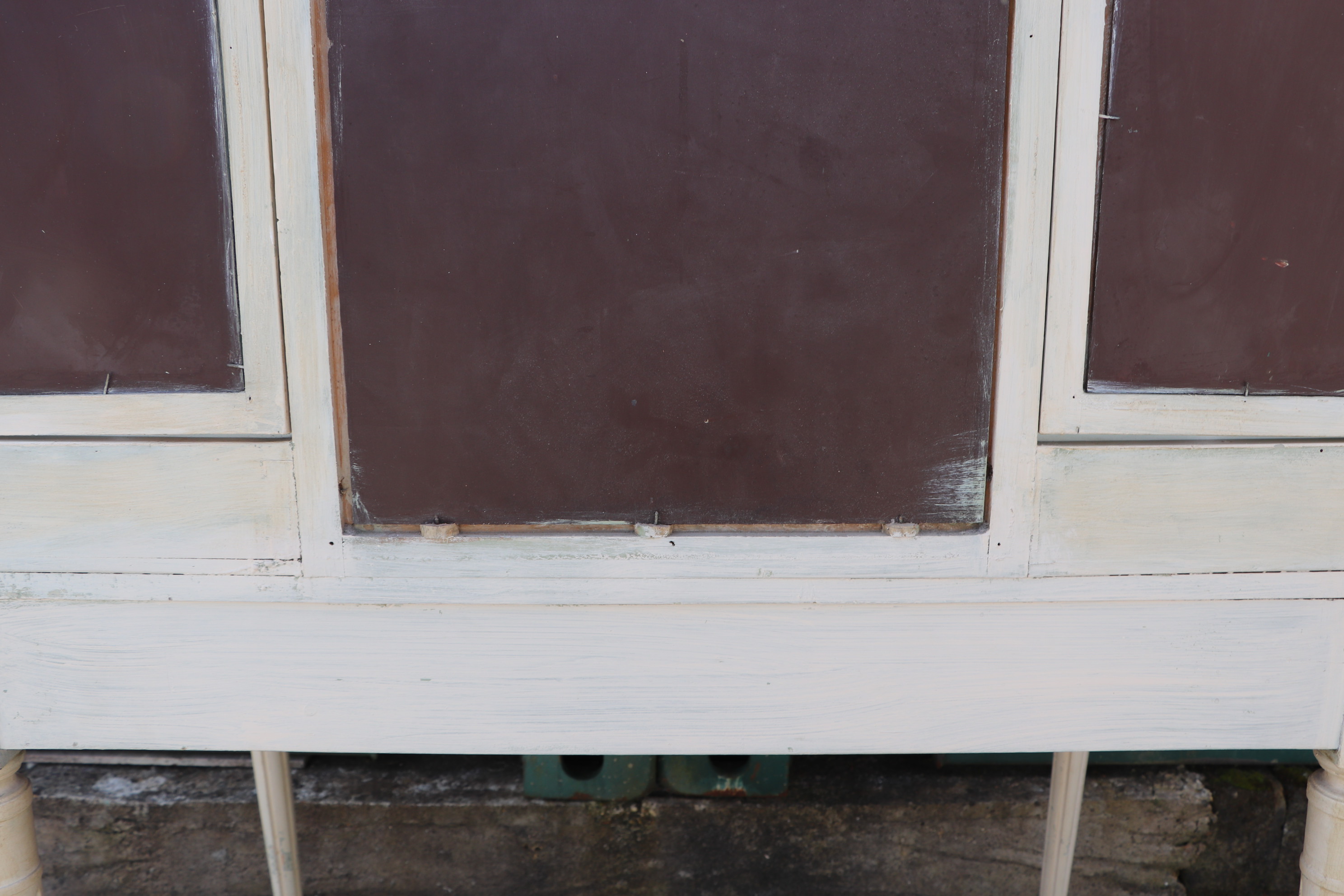 A distressed painted dressing table, with triple mirror, two jewellery drawers, and one frieze - Image 16 of 16