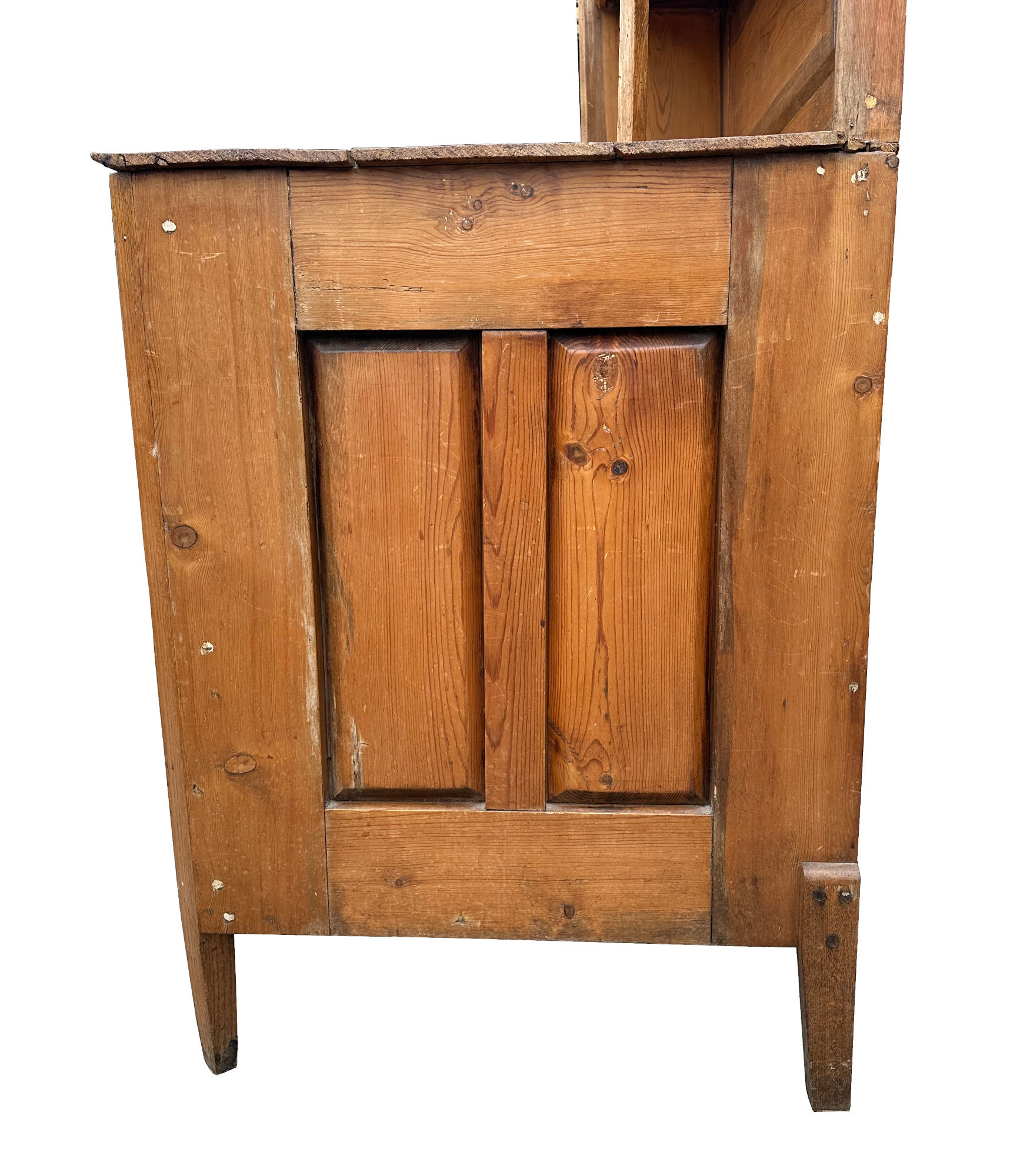 An Arts and Crafts pine dresser, having a super structure with cupboard, having a panel door - Image 6 of 6