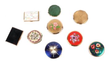 A group of vintage compacts, to include Stratton.