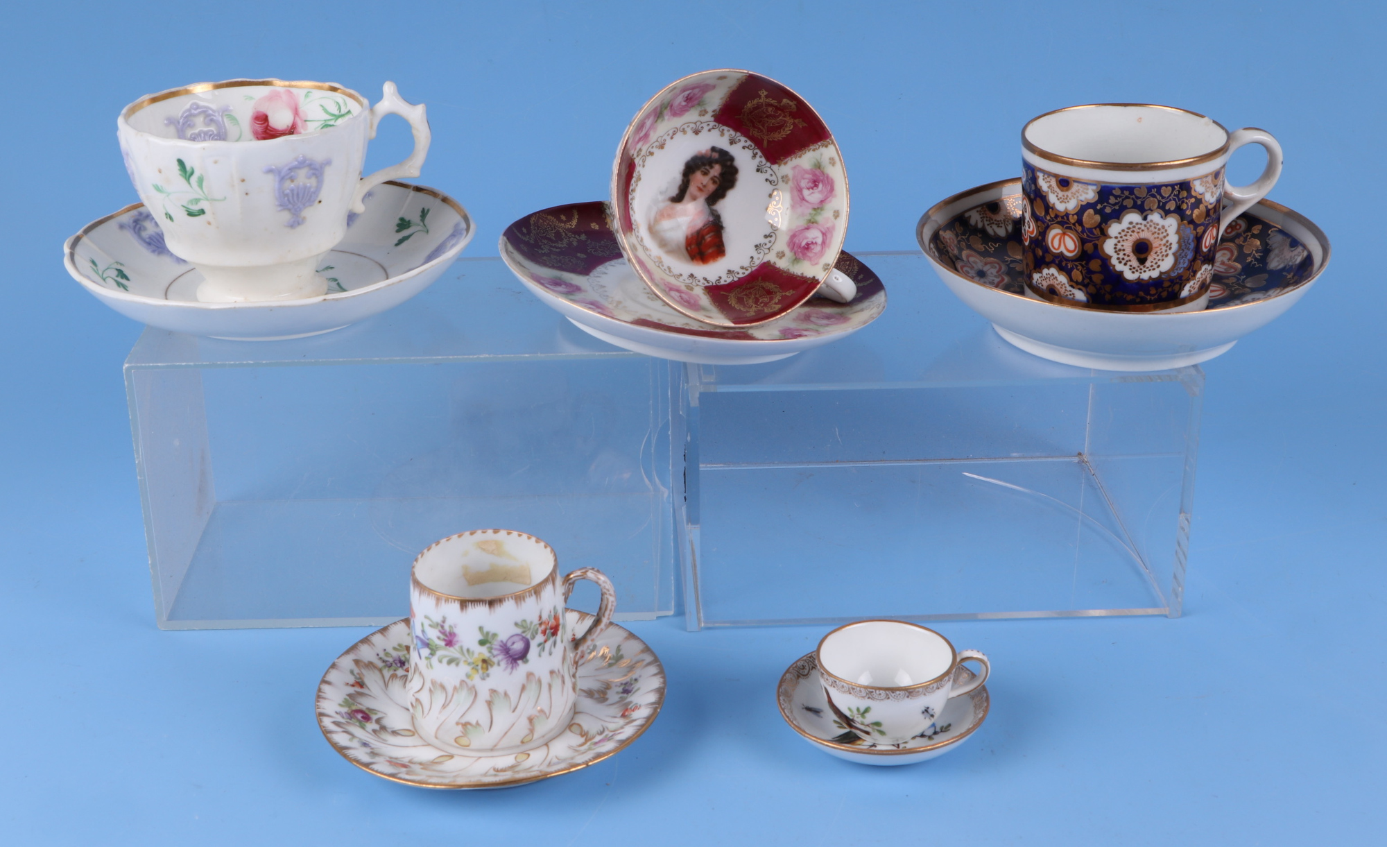 A group of cabinet cups, to include Dresden and Imari pattern. Condition Report The blue & white cup - Image 3 of 3