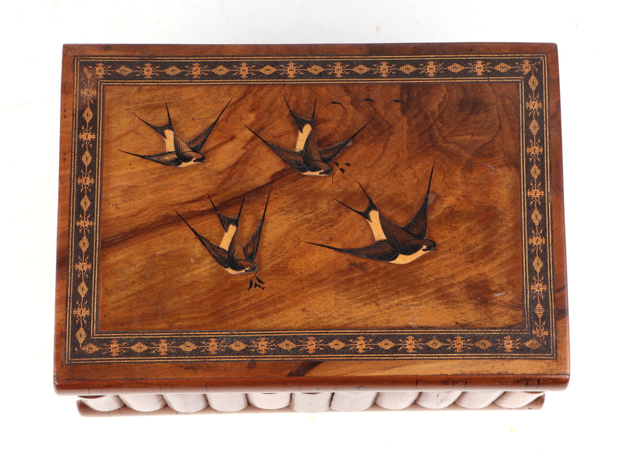 An Italian Sorrento ware jewellery box, the top decorated with swallows, 24cm wide. - Image 4 of 4