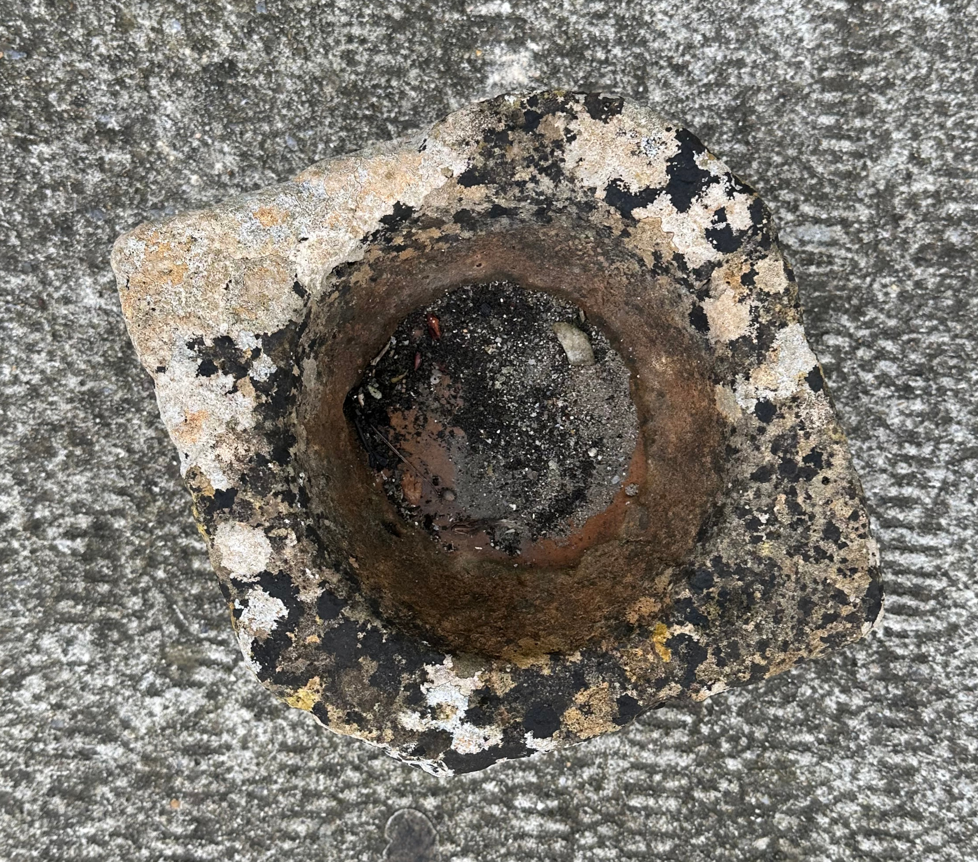 An early well weathered carved stone font, removed from a Bath Rectory, 32cm diameter. - Image 3 of 3