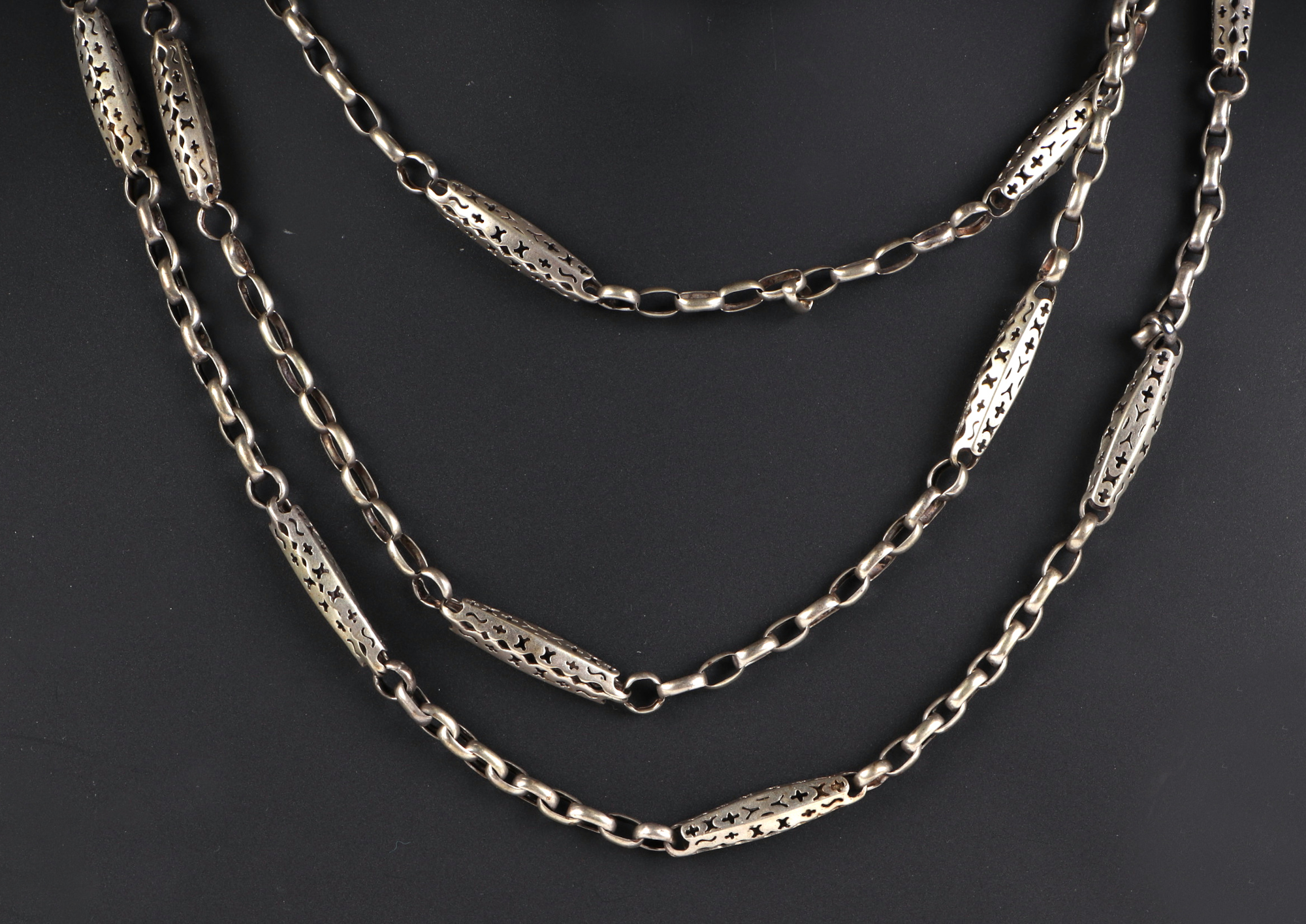 A white metal rope twist longuard chain, together with another fancy link longuard chain, total - Image 3 of 6