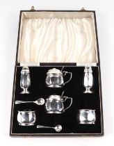 A George V silver six piece condiment set, cased, Birmingham 1936, 141g. Condition Report It is