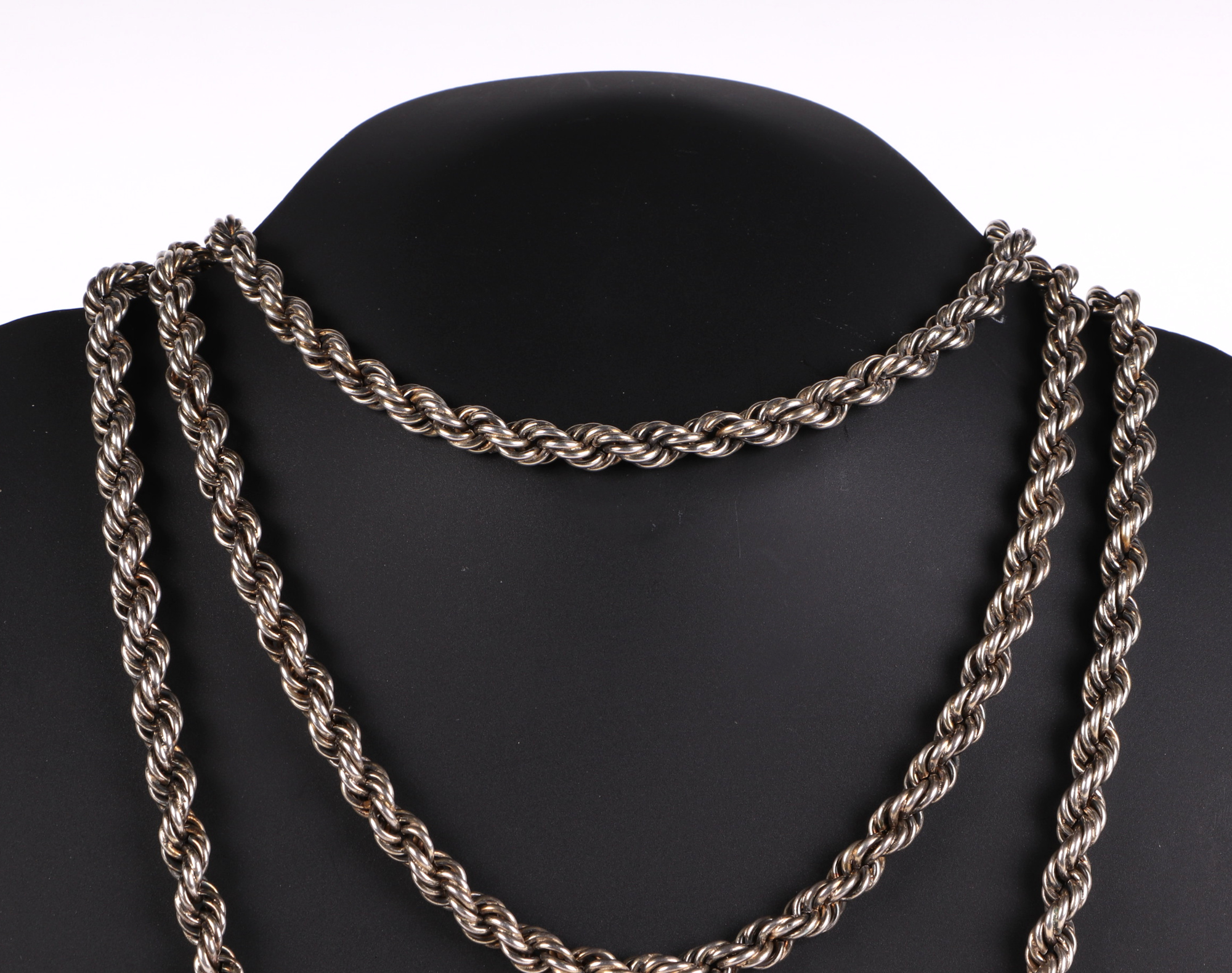 A white metal rope twist longuard chain, together with another fancy link longuard chain, total - Image 5 of 6