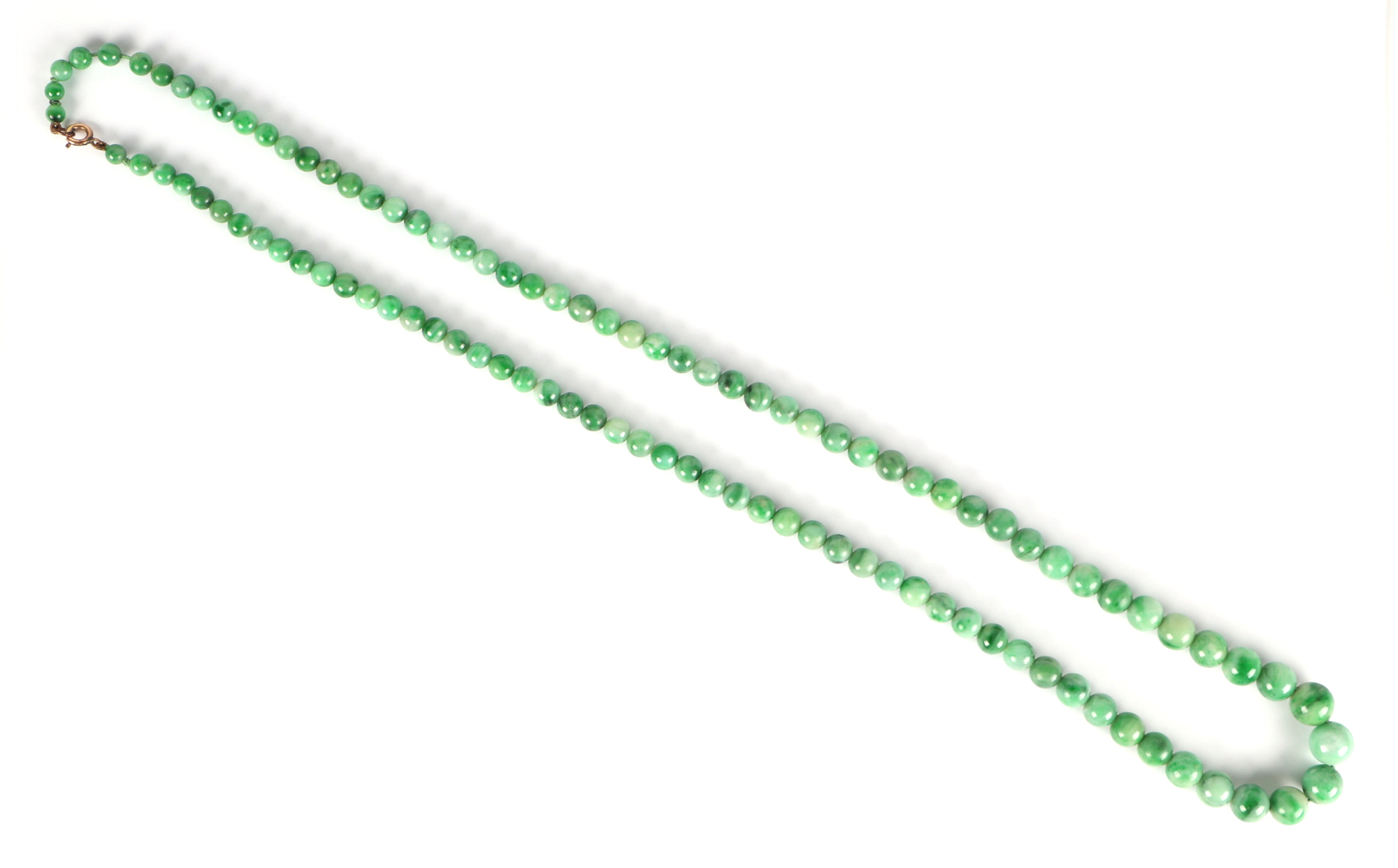 A Chinese graduated apple jade bead necklace, approx 64cm long. Condition Report A crack to one - Image 3 of 7
