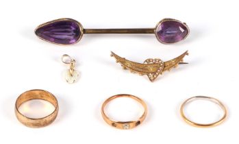 An Edwardian 9ct gold crescent shaped bar brooch, 1.8g, three dress rings, a drop earing and a