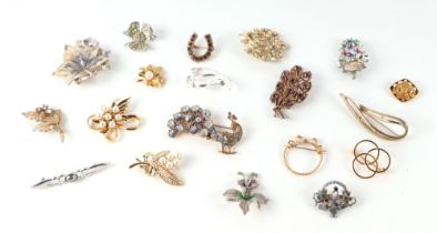 A group of vintage costume jewellery brooches.
