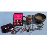 A cased set of six late Victorian silver teaspoons, Sheffield 1900; together with a quantity of