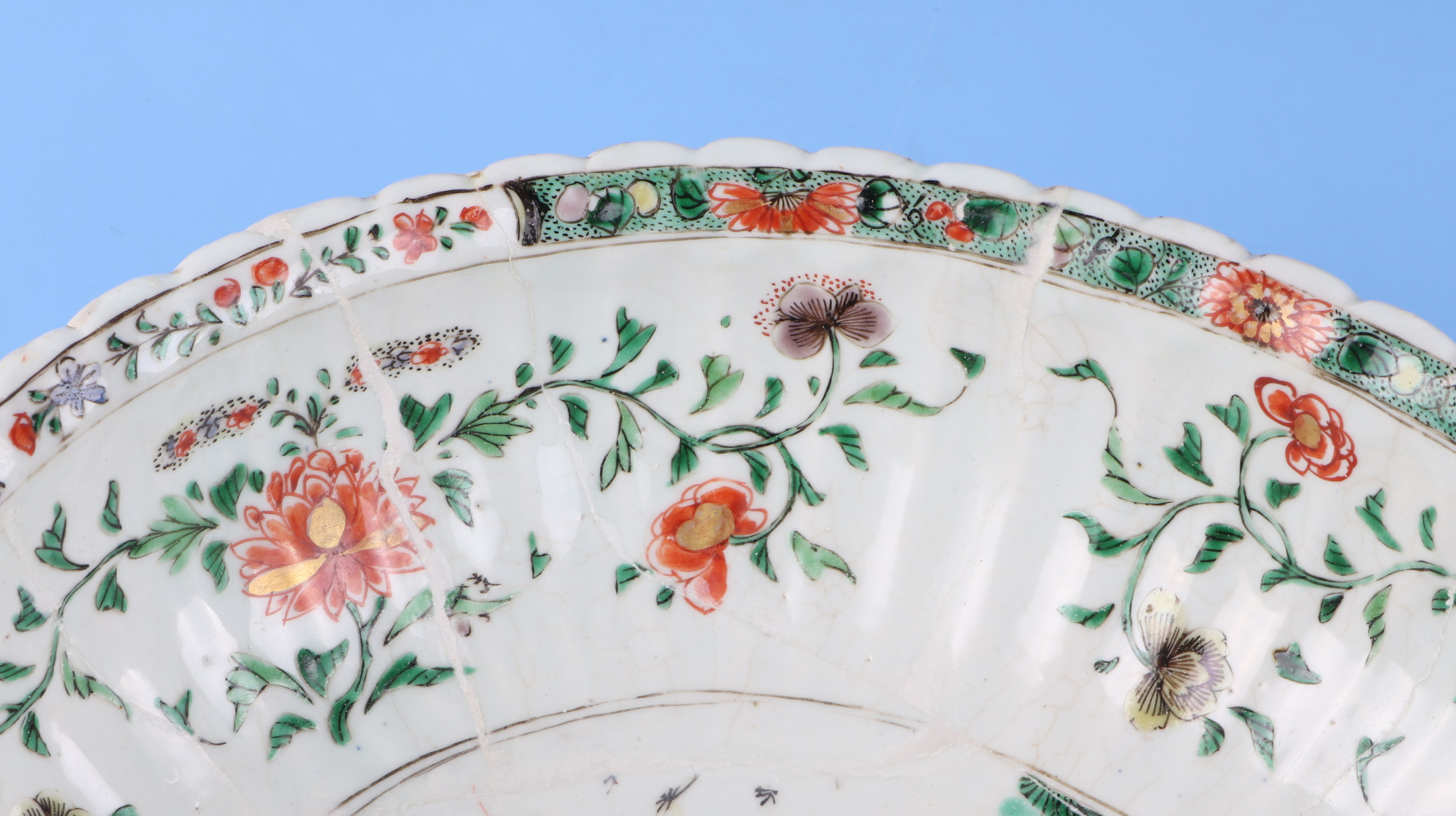 A large Chinese famille vert oval bowl, decorated exotic birds and flowers, 40cm wide. Condition - Image 4 of 11