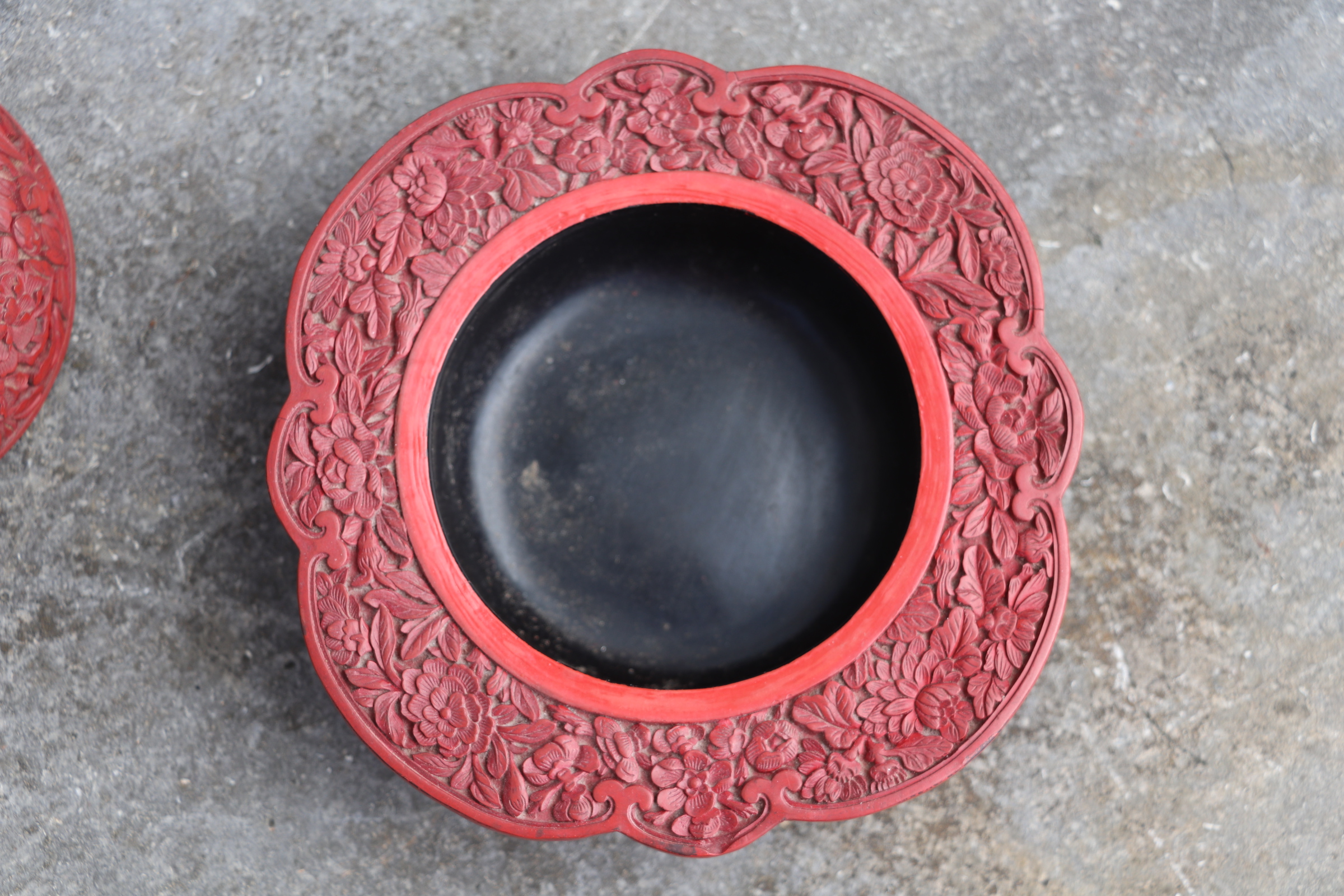 An 18th century Chinese carved cinnabar lacquer lobed bowl and cover, Zhadou. The circular shaped - Image 6 of 8