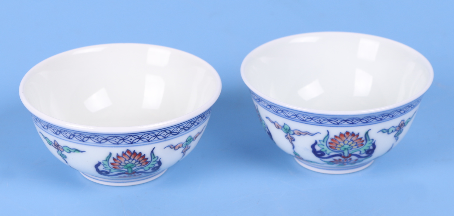 A pair of Chinese Wucai style tea bowls decorated with flowers, six character blue mark to the - Image 2 of 4