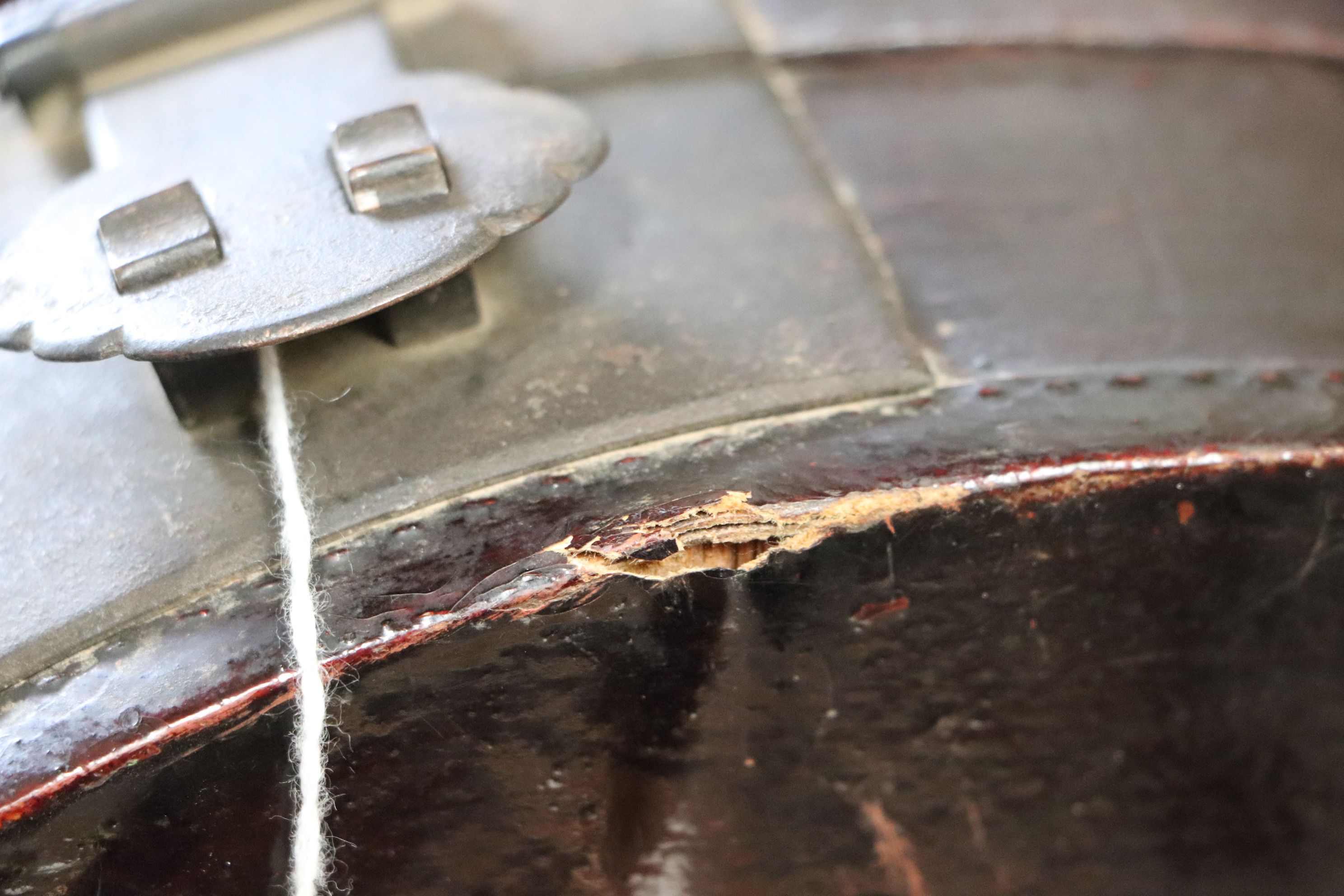 A late 19th century (Late Qing dynasty), donkey hide lacquered mandarin hat box, 36cm diameter. - Image 4 of 6