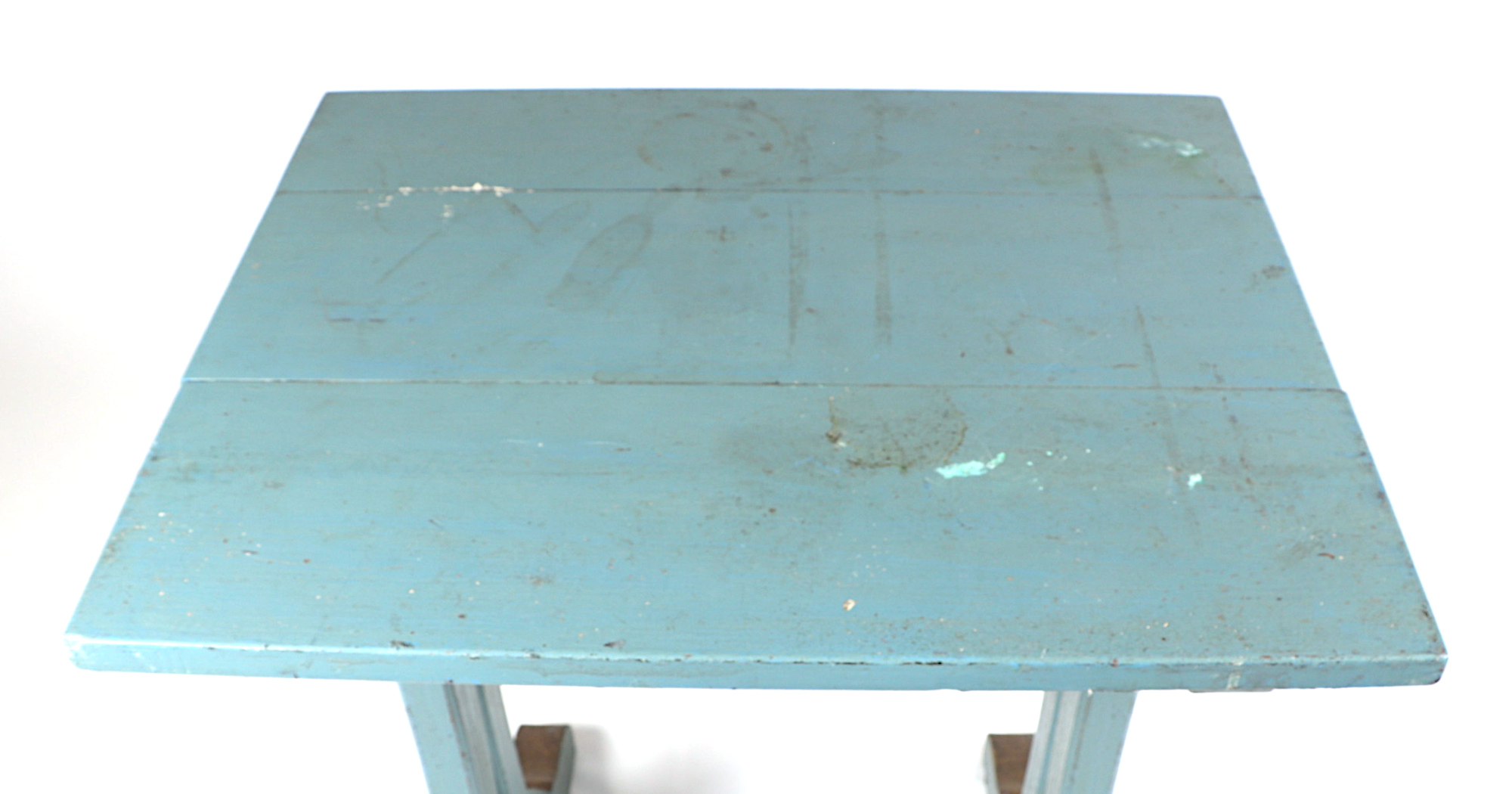 An early 20th century painted wooden tavern table, having a rectangular top on trestle supports, - Bild 3 aus 3