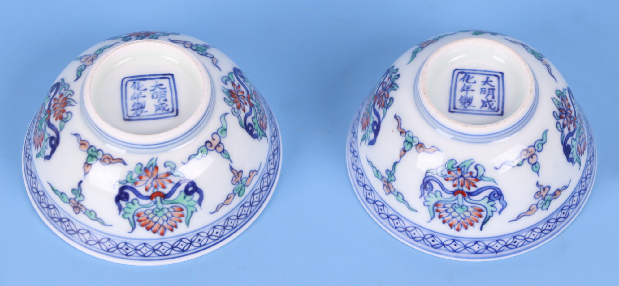 A pair of Chinese Wucai style tea bowls decorated with flowers, six character blue mark to the - Image 3 of 4