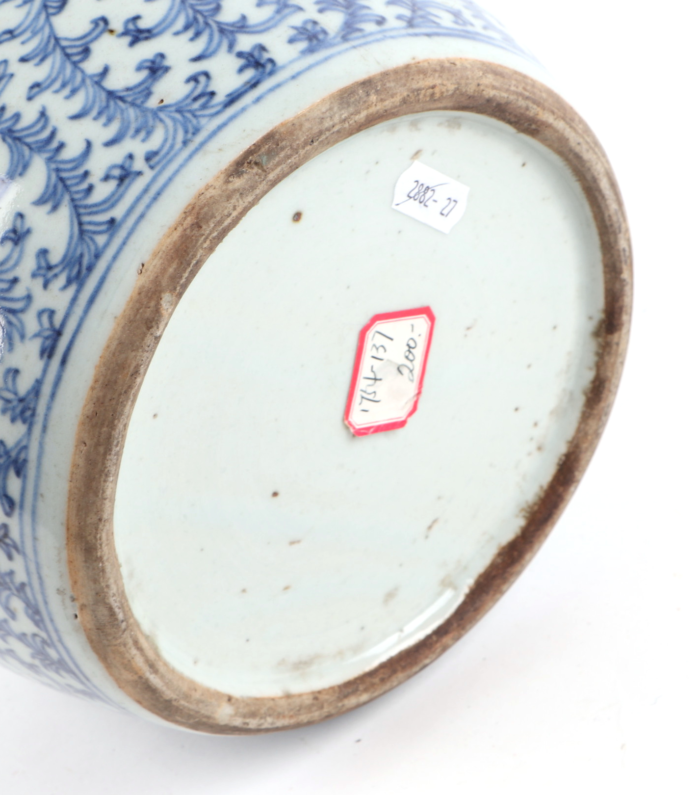 A late 18th / early 19th century Qing blue and white rice jar, with repeating floral decoration, - Image 3 of 3