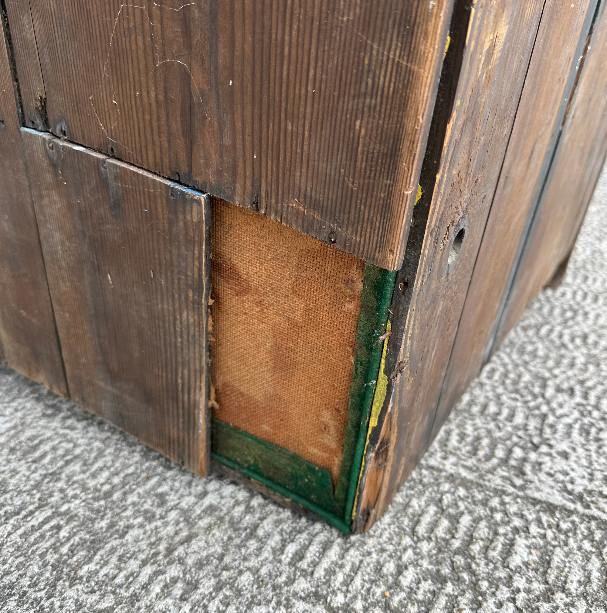 A George III oak hanging corner cabinet, having a panelled door enclosing shelves, 83cm wide. - Image 2 of 5