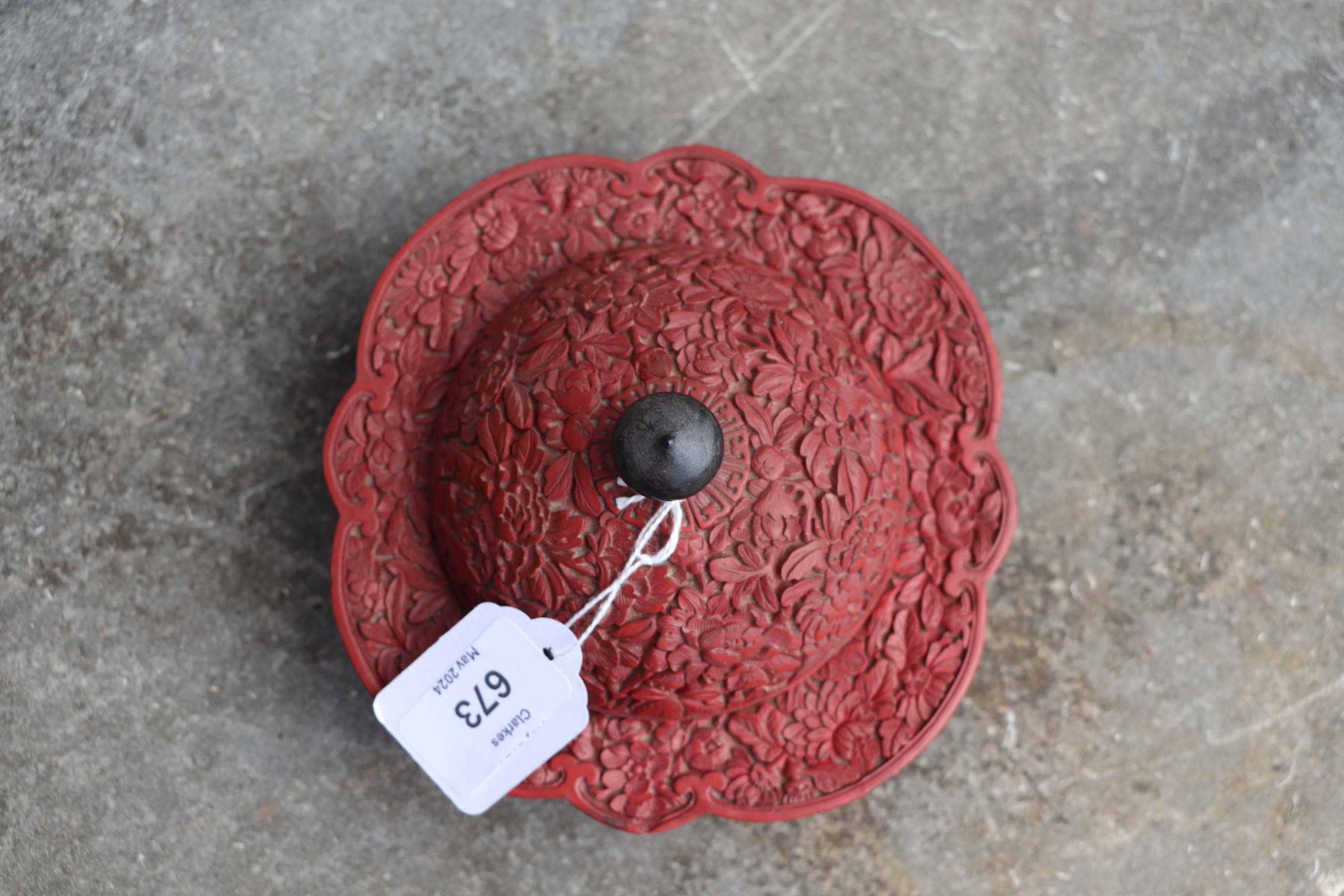 An 18th century Chinese carved cinnabar lacquer lobed bowl and cover, Zhadou. The circular shaped - Image 5 of 8