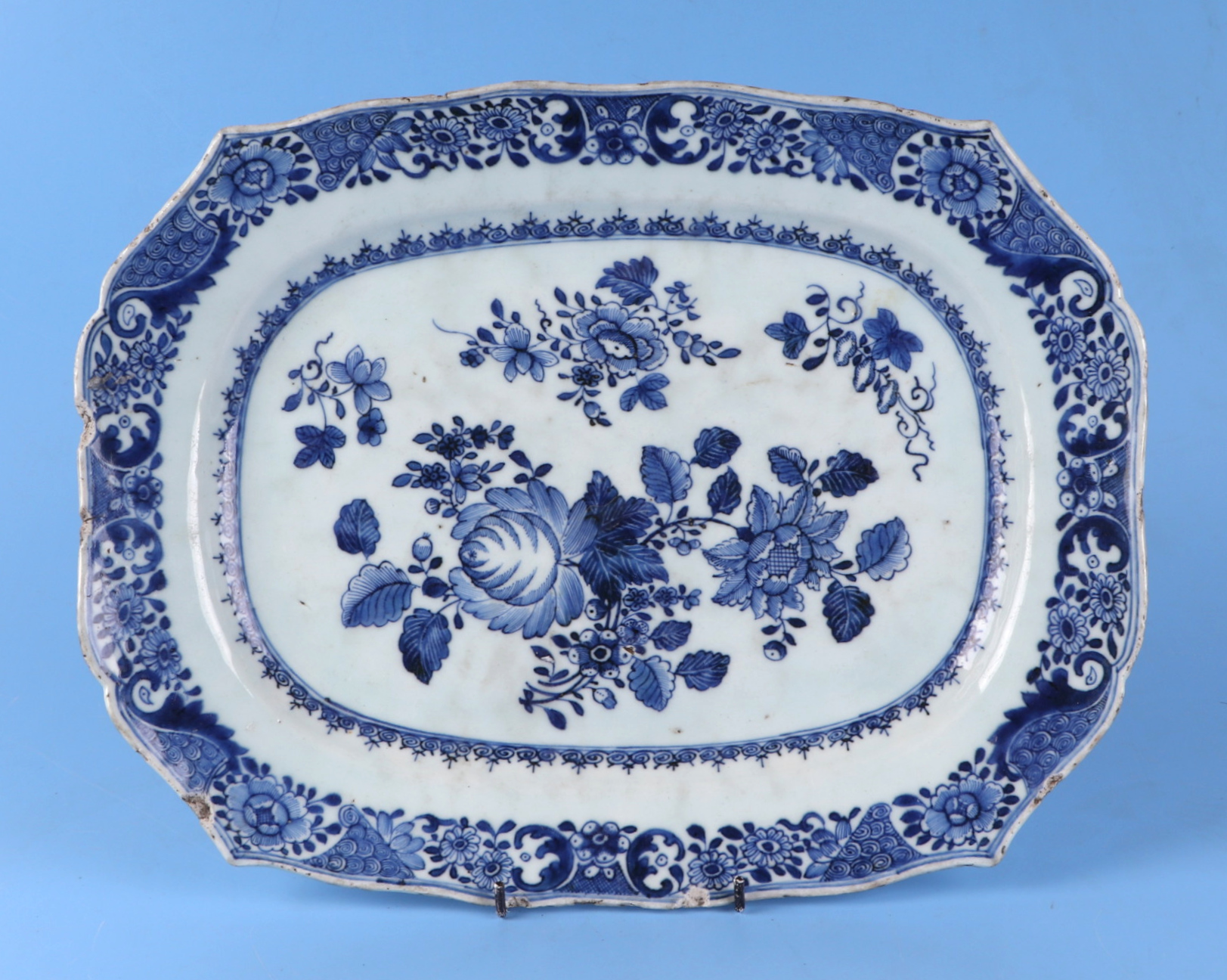 An 18th century Chinese blue & white shaped rectangular meat plate decorated a river scene with a - Image 7 of 12