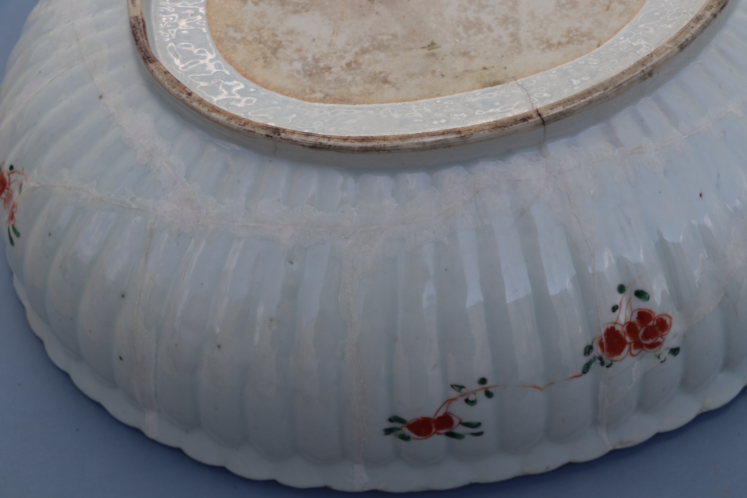 A large Chinese famille vert oval bowl, decorated exotic birds and flowers, 40cm wide. Condition - Image 10 of 11