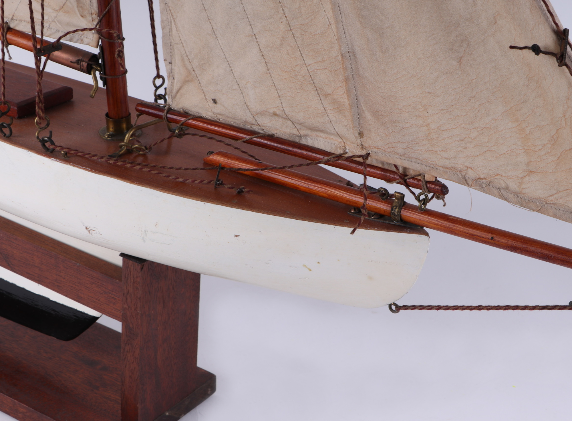 A pond yacht, having a painted hull, 72cm long, mounted on a stand. Condition Report Looks to be - Image 3 of 14