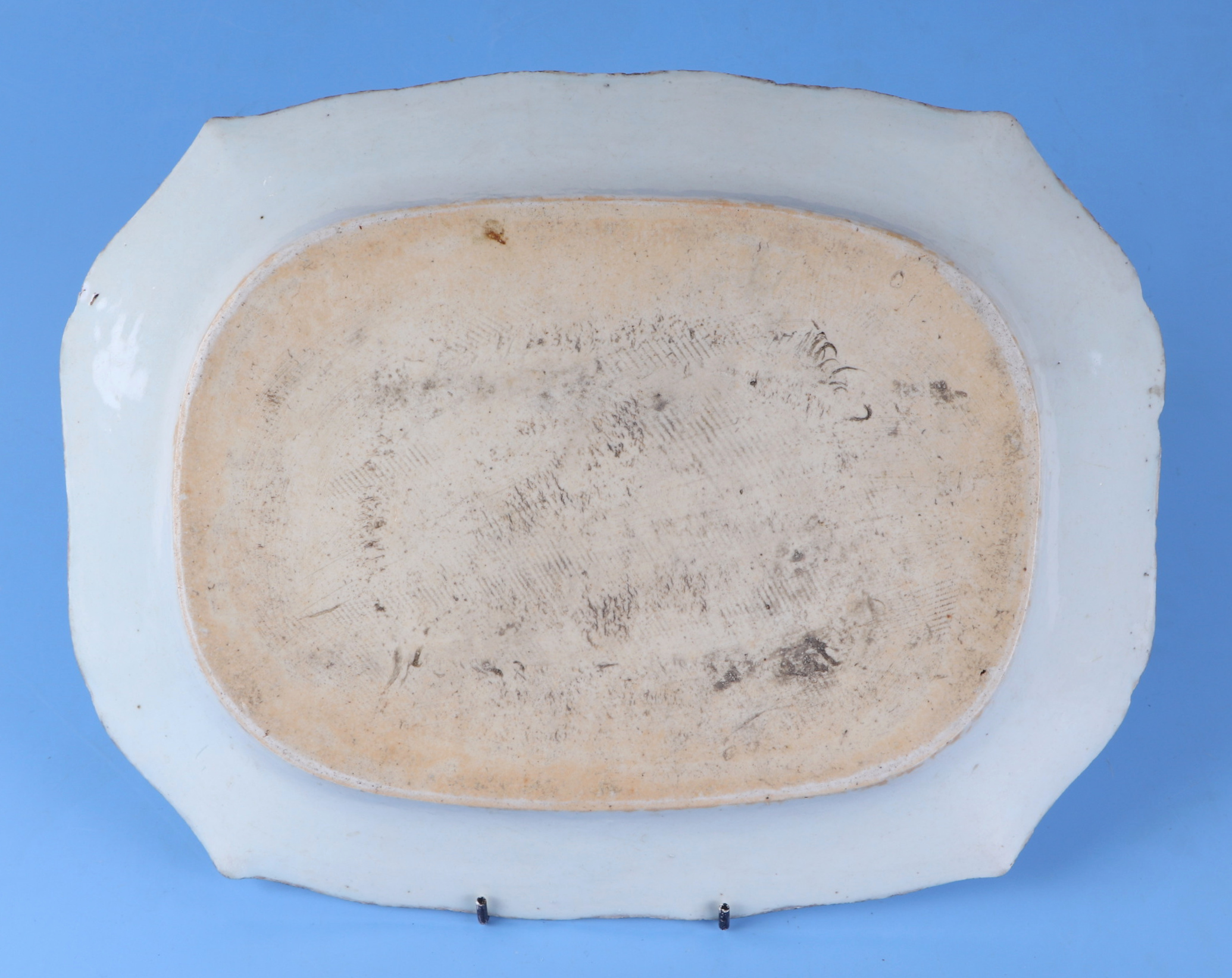 An 18th century Chinese blue & white shaped rectangular meat plate decorated a river scene with a - Image 12 of 12