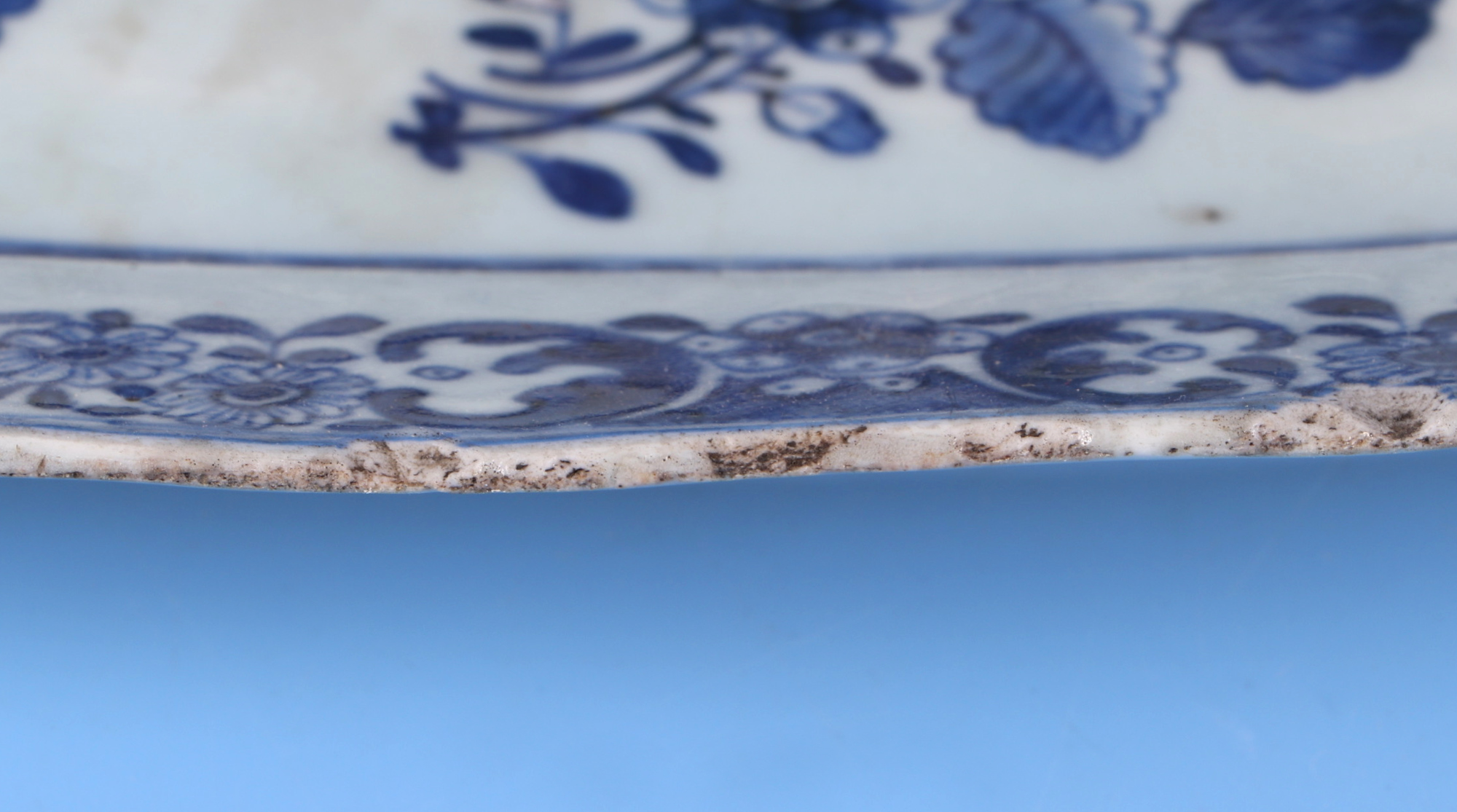 An 18th century Chinese blue & white shaped rectangular meat plate decorated a river scene with a - Image 10 of 12