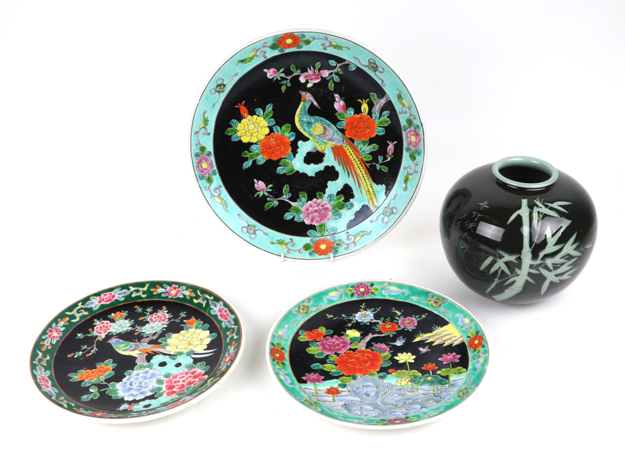 A group of Japanese Imari plates, largest 28cm diameter, a pair of Chinese plates, decorated birds - Image 2 of 4