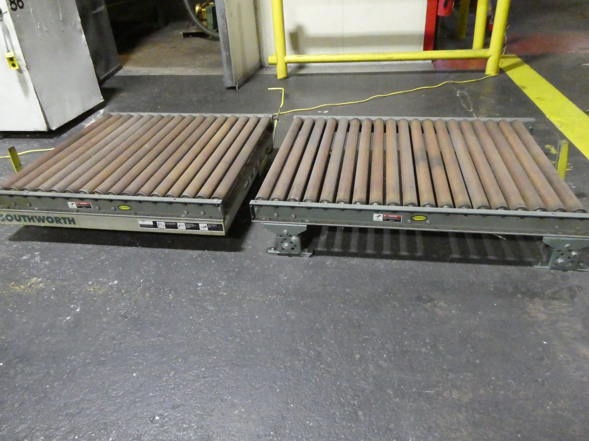 Southworth Lift Table w/ Outfeed conveyor - Image 3 of 4