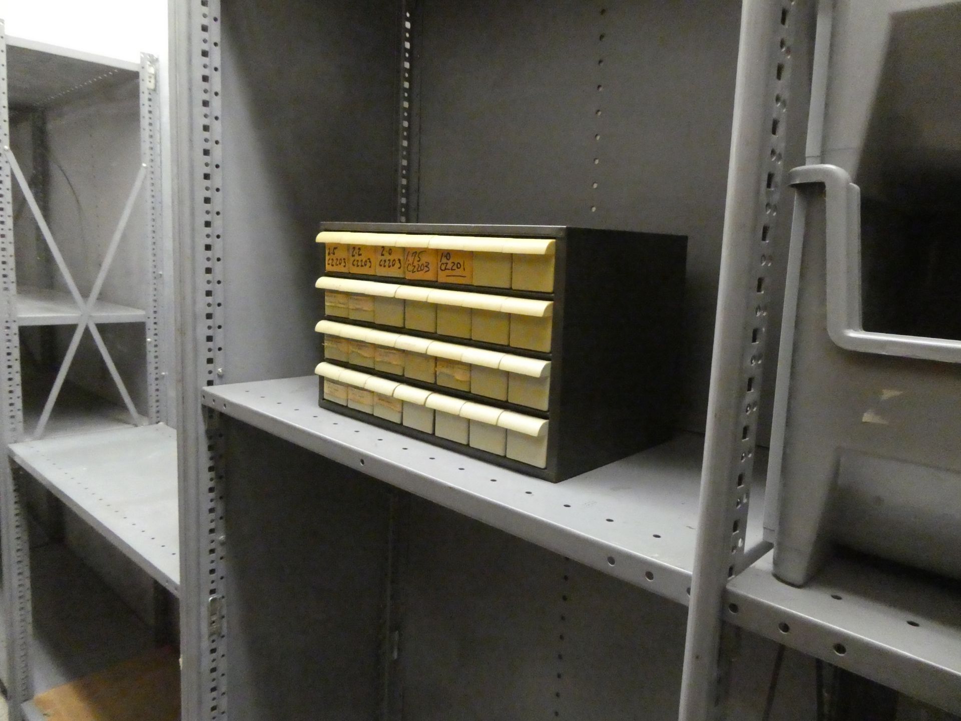 Shelving with contents - Image 3 of 4