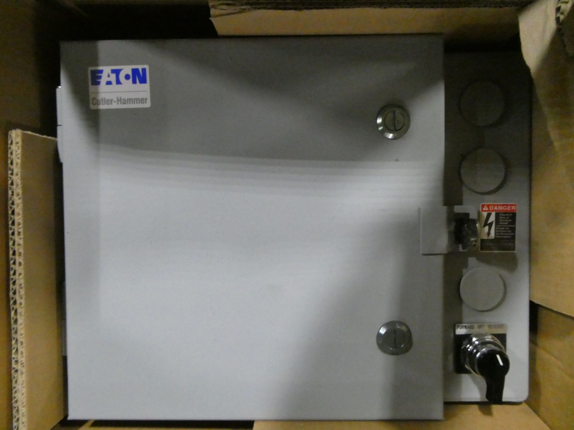Pallet of Square D Safety Switches, Circuit Breakers, VDC Coils and Components - Bild 8 aus 10