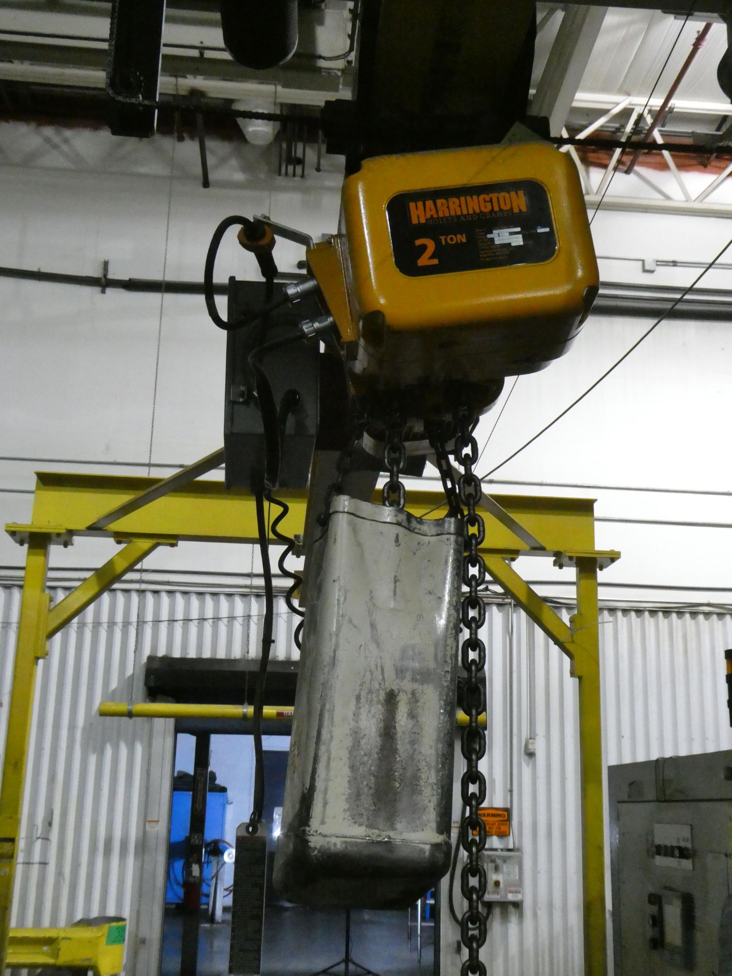 3 Leg 2 Ton Crane System w/ 2 Ton Harrington Hoist - Image 3 of 4