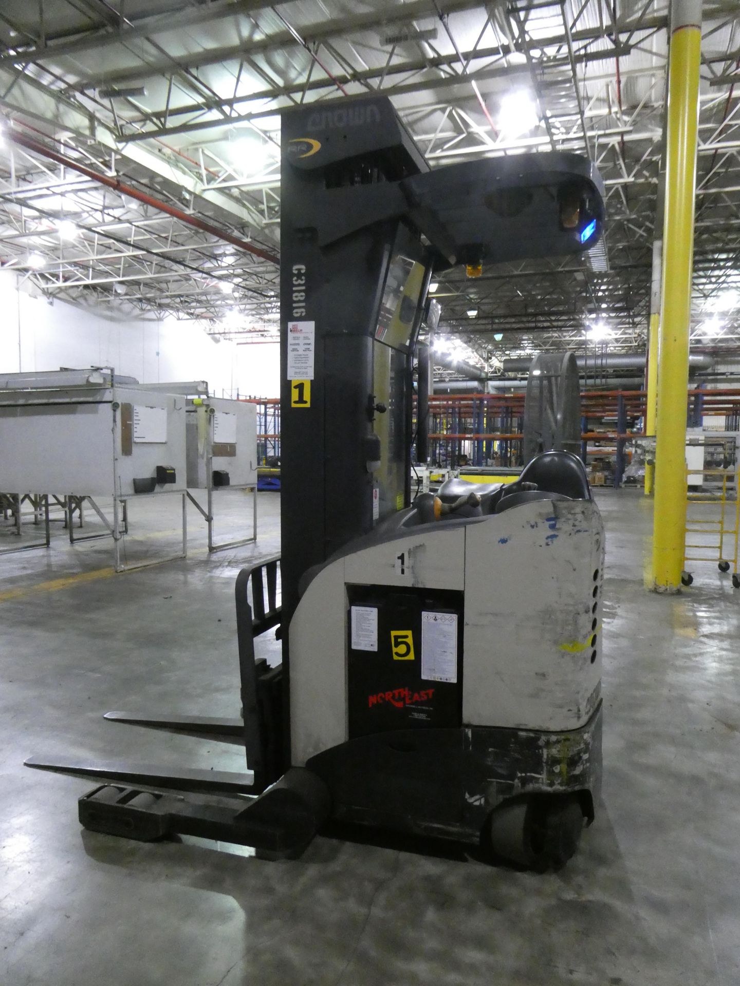 Crown Electric Reach Truck RR 5200 4500lb