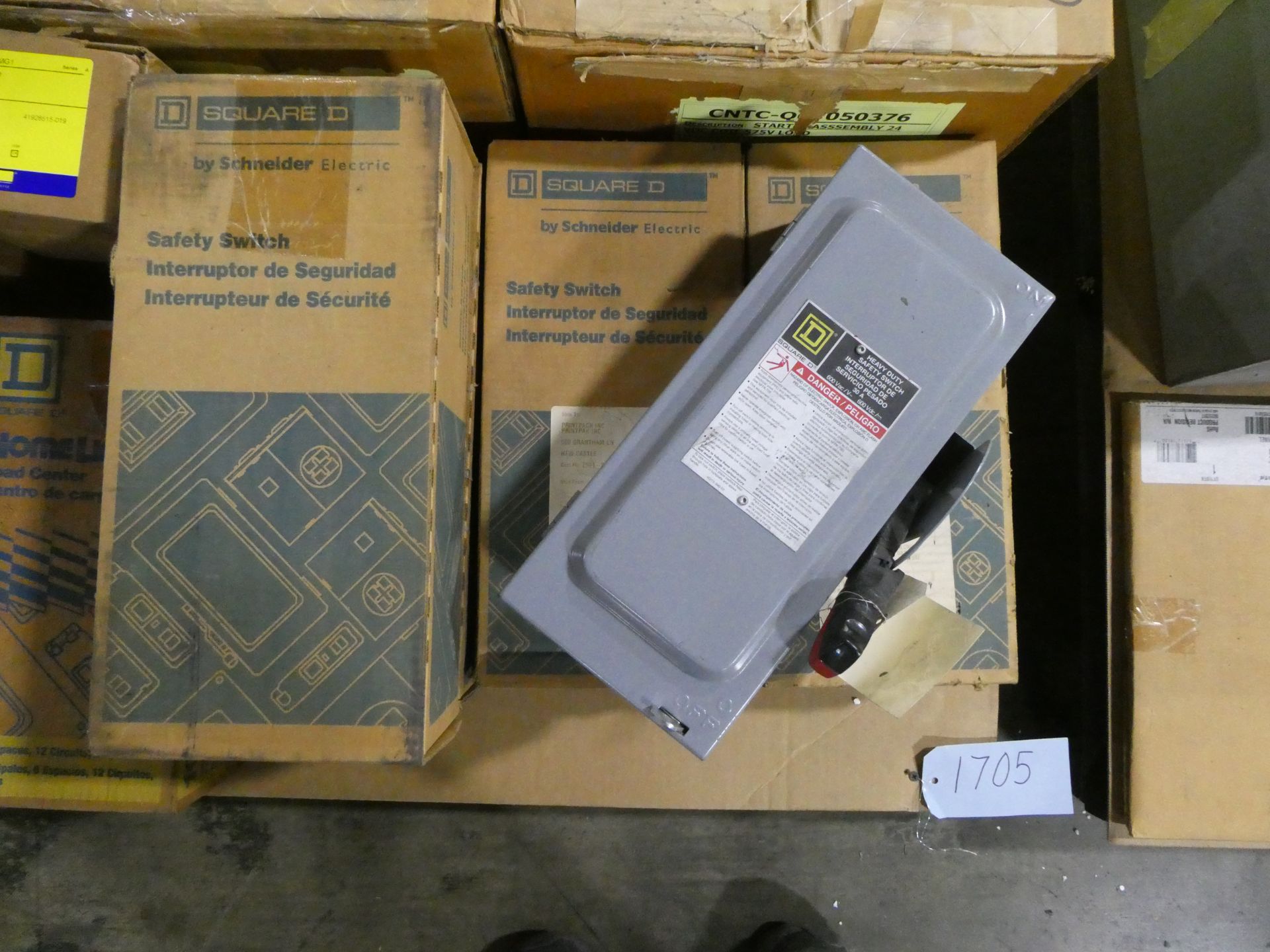 Pallet of Square D Safety Switches, Circuit Breakers, VDC Coils and Components - Image 3 of 10