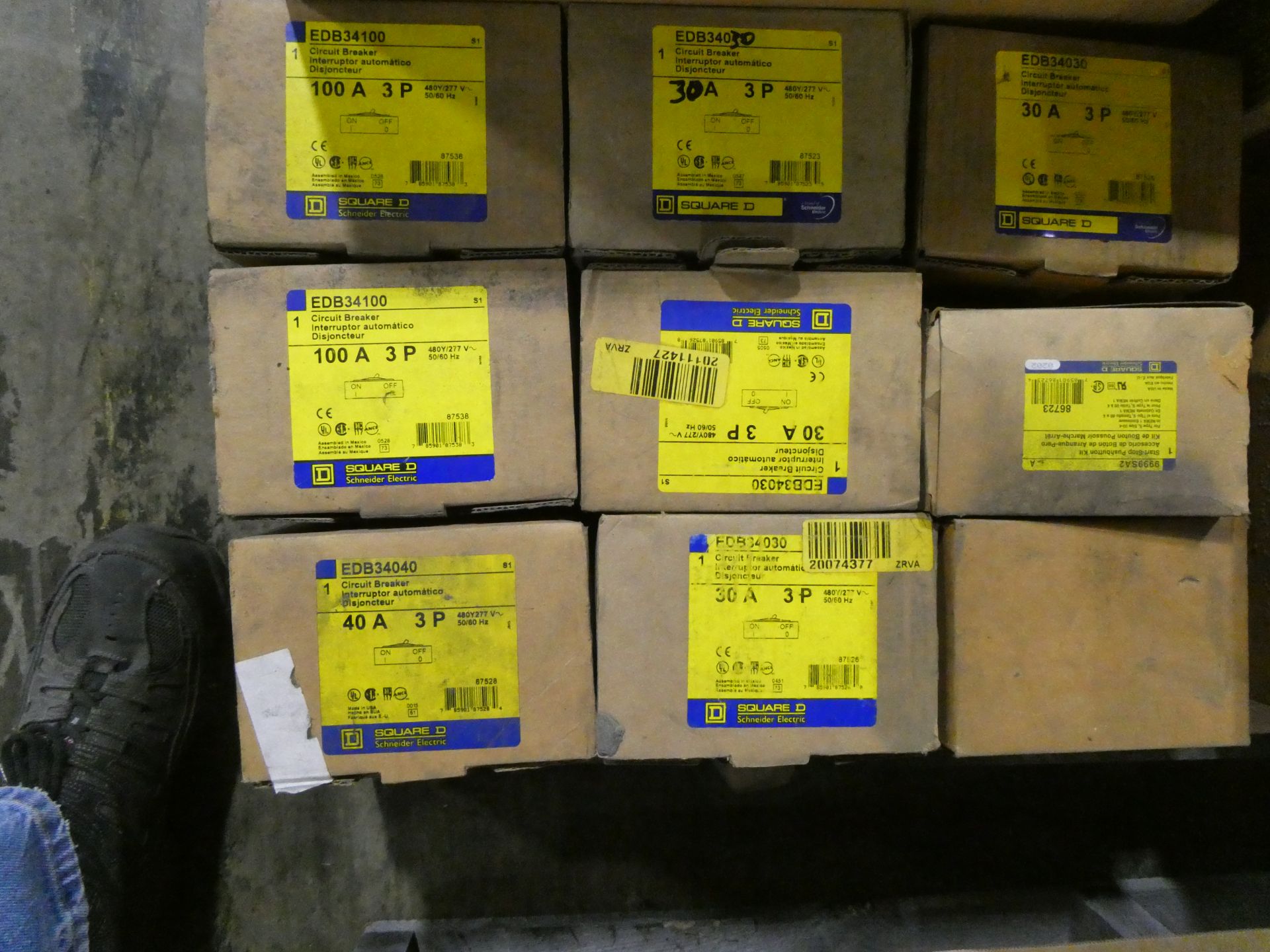 Pallet of Square D Safety Switches, Circuit Breakers, VDC Coils and Components - Bild 5 aus 10