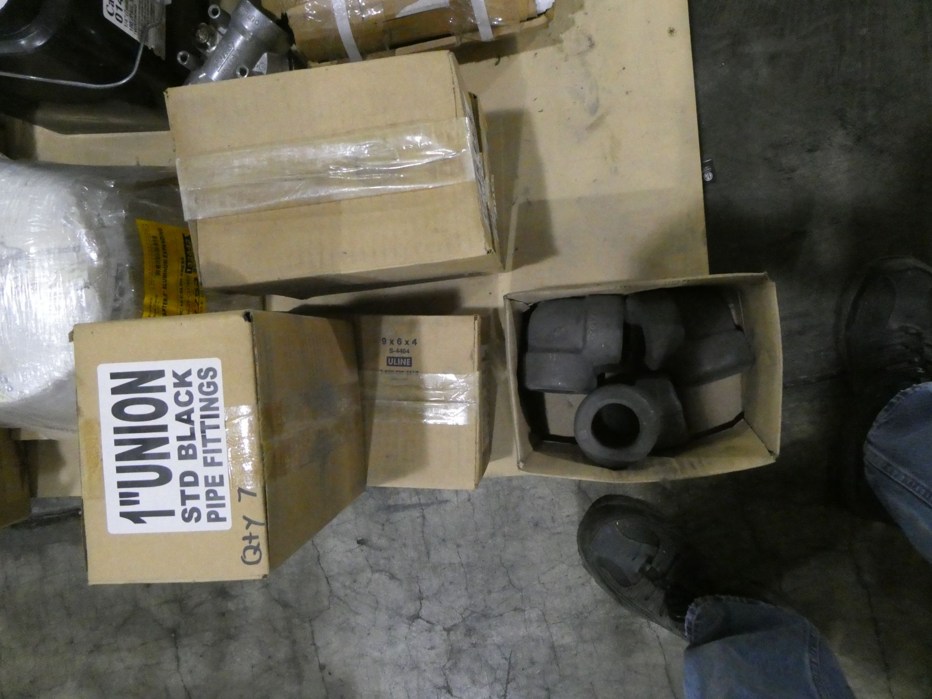Pallet of Pipe Fittings, Fasteners and Chain - Bild 6 aus 7