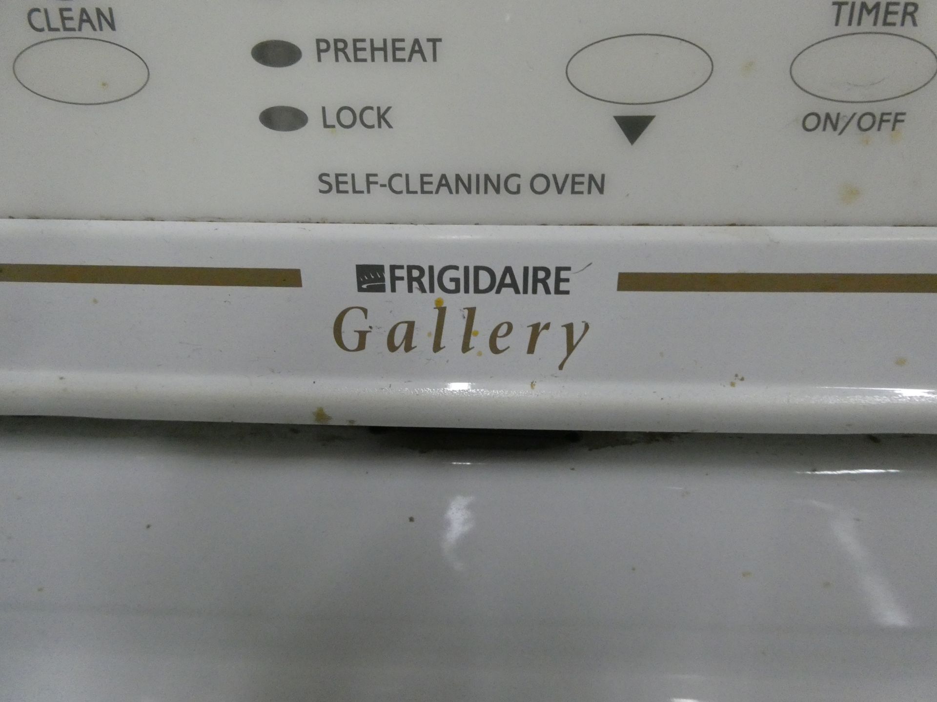 Fridgidaire Gallery Range w/ warm serve zone - Image 2 of 2