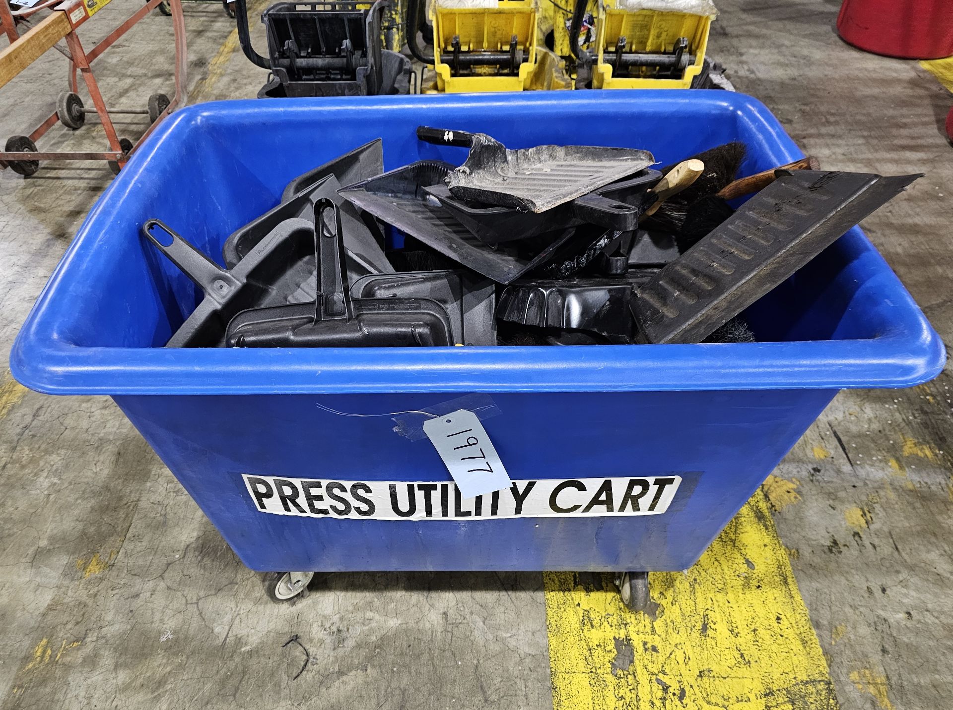 Rolling Bin With Hand Brushes And Dust Pans