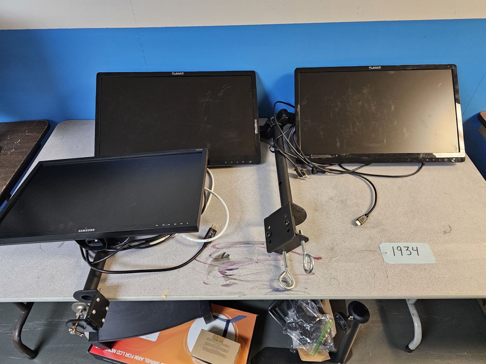 Flat Screen Computer Monitors With Swivel Arms