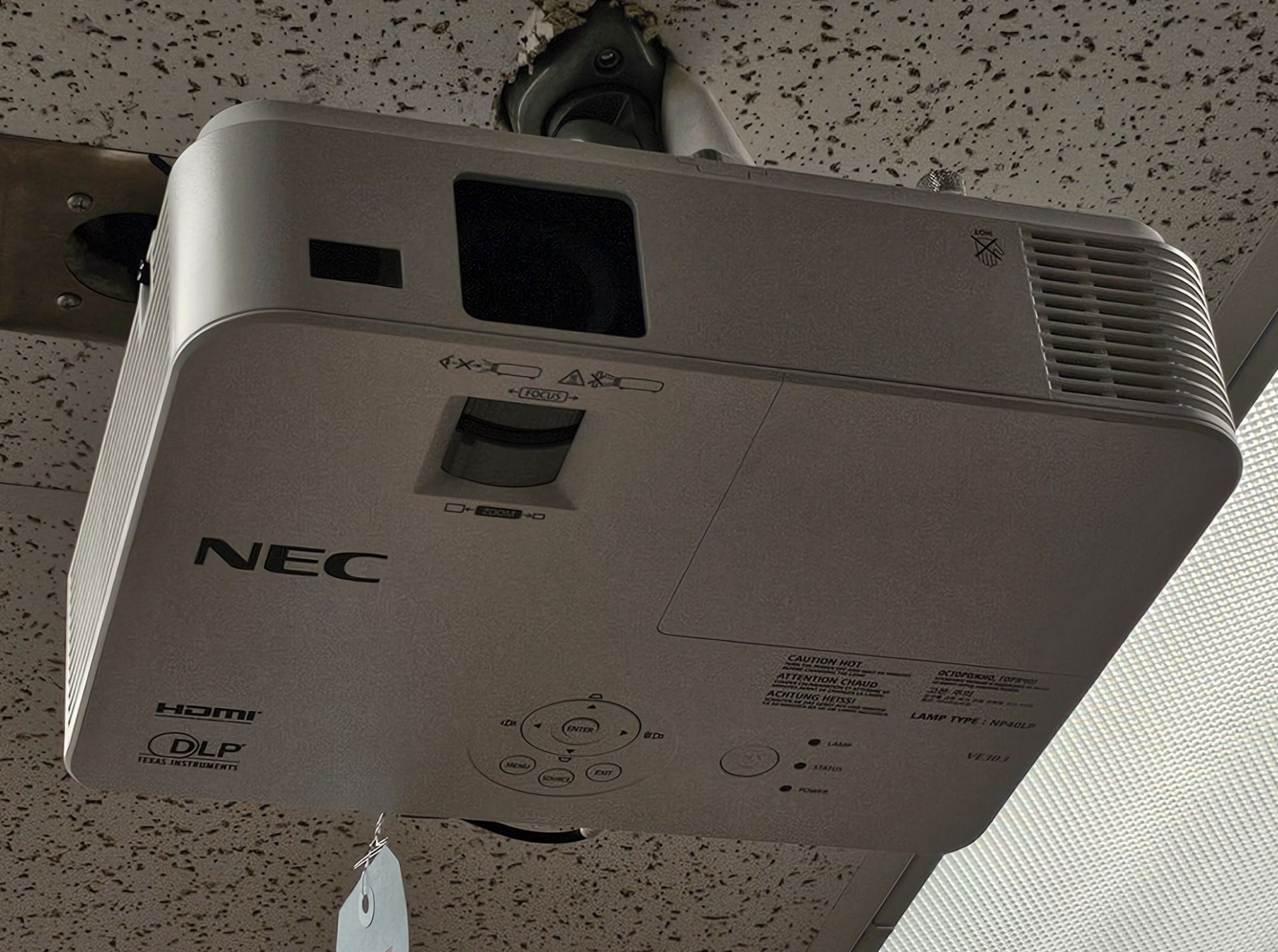 NEC Projector & Screen